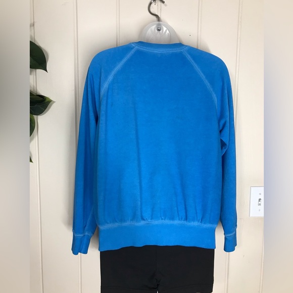 Old Navy LS Blue Pullover Sweatshirt
Crewneck Sweater Blouse
We Rise By Lifting - Picture 5 of 13